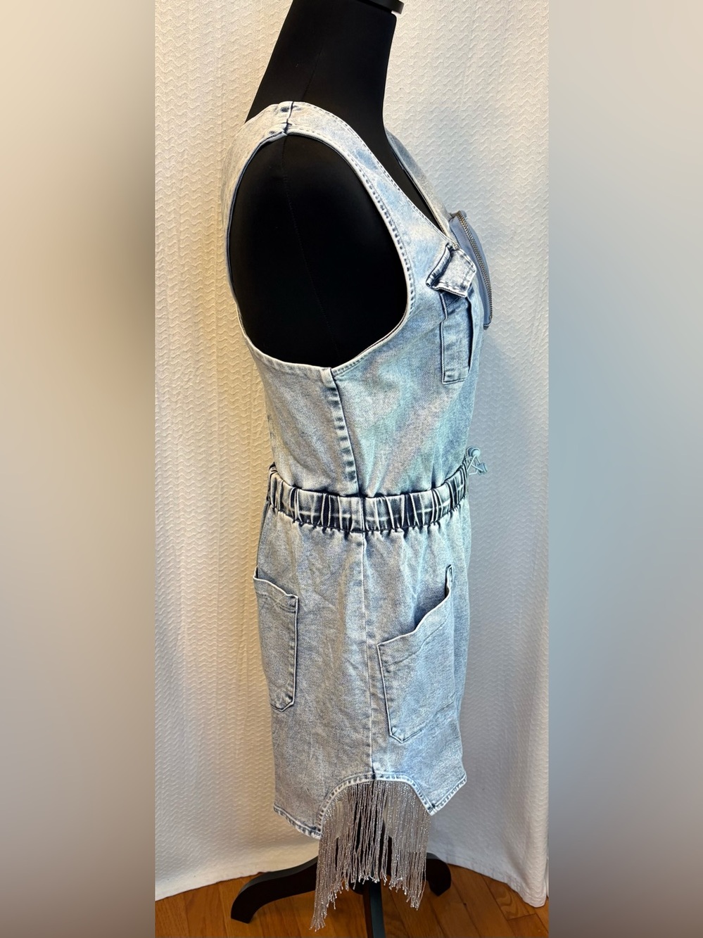 Blue B Collection Rhinestone Fringe
Acid wash Denim Romper. NWT Size M - Picture 3 of 6